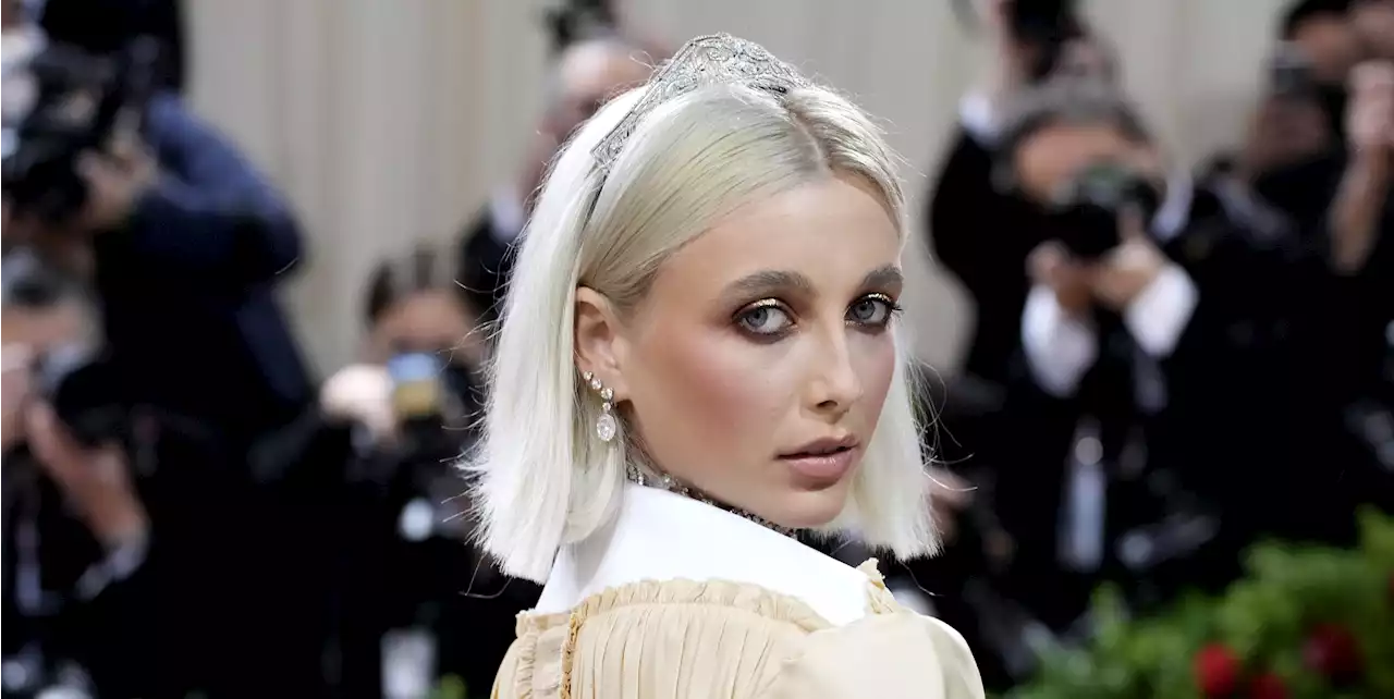 Emma Chamberlain's Makeup Artist and Hairstylist Share How They Achieved the Gilded Goddess Look