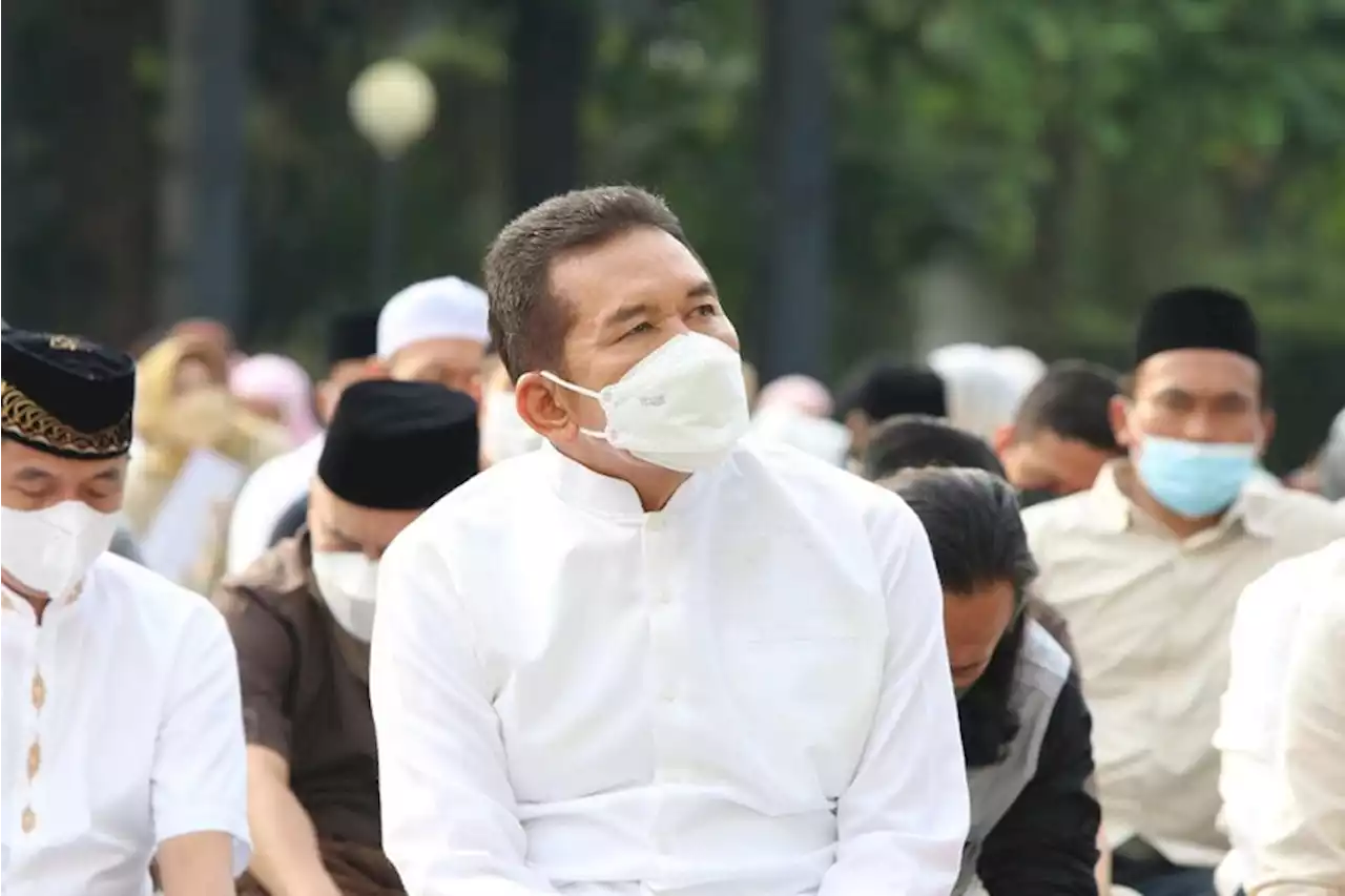 Jaksa Agung Serius Dengerin Ceramah Salat Idul Fitri, Nih Isinya