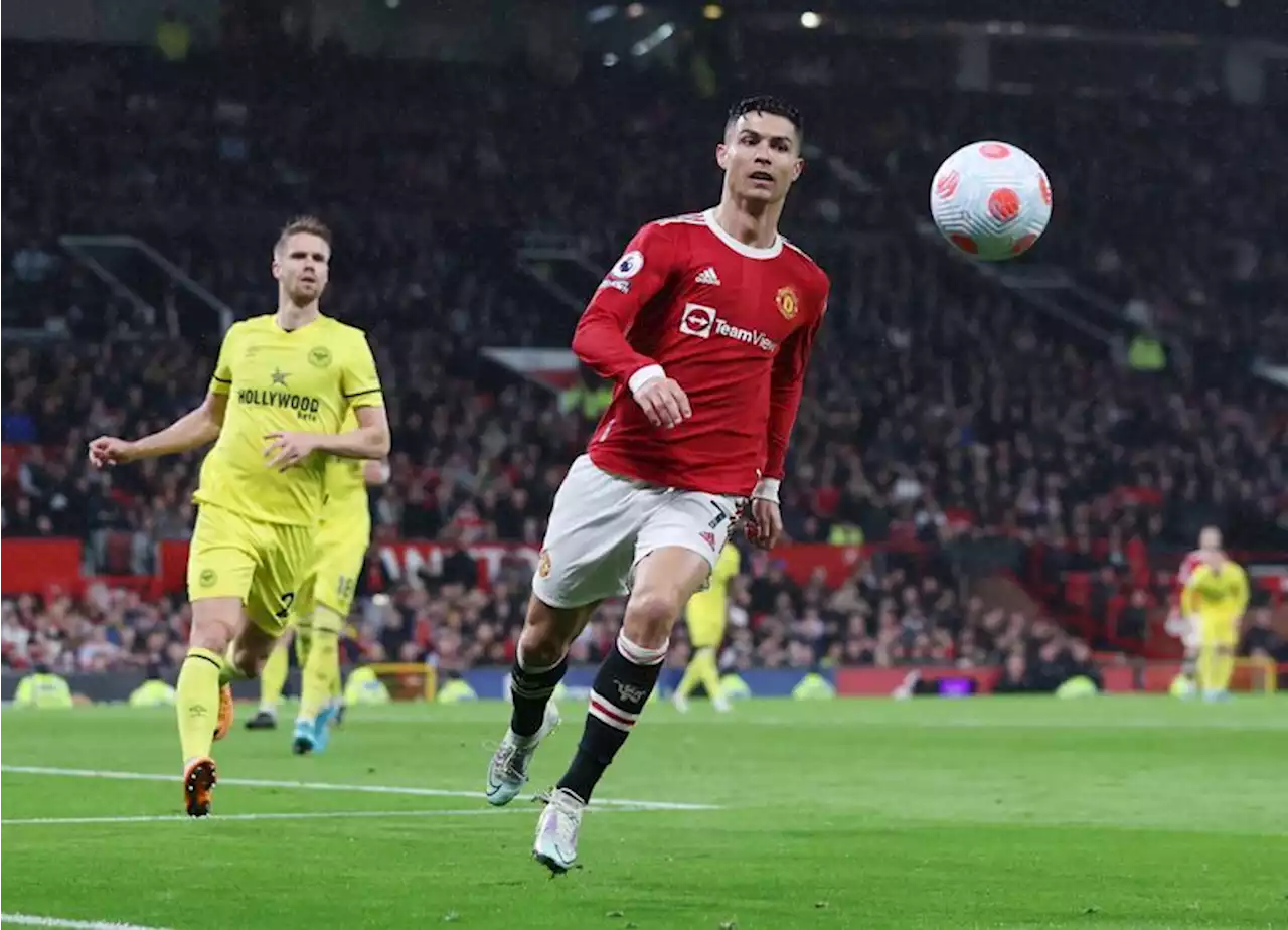 Soccer-Man Utd back to winning ways with 3-0 victory over Brentford