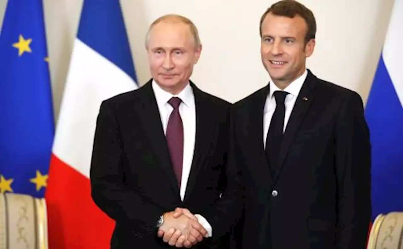 Macron chiama putin, 'Russia ancora per dialogo ma Kiev sia seria'. Il papa: Disponibile a recarmi a Mosca