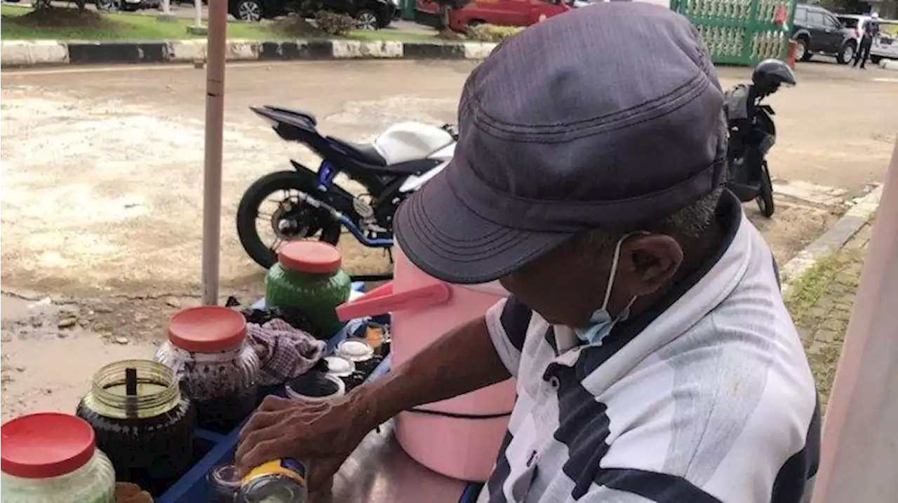 Cerita Subandi, Penjual Es Cendol di TMII yang Tidak Mudik Lebaran - Tribunnews.com