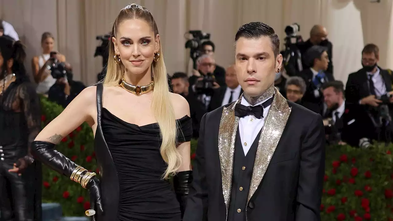 Chiara Ferragni al Met Gala 2022 in un look Versace da vera diva