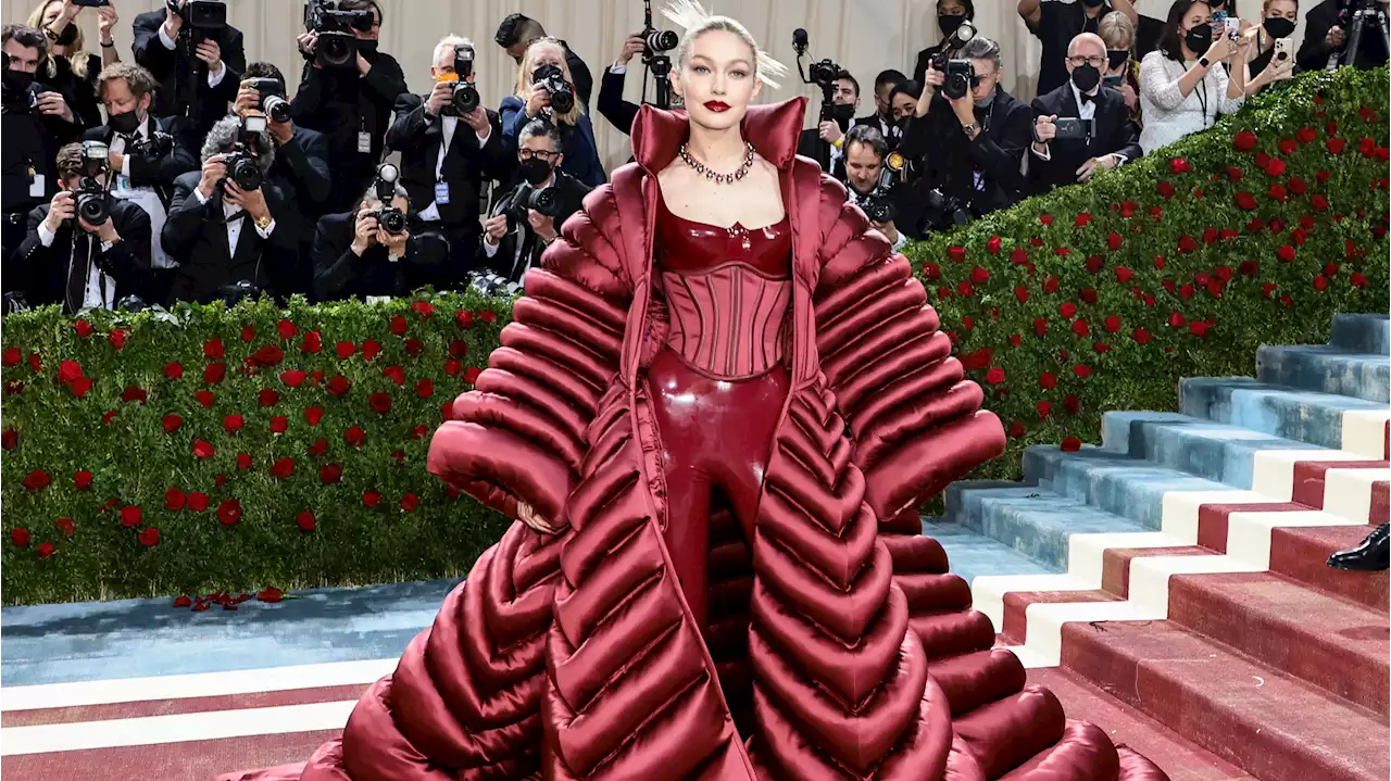 Met Gala 2022, il red carpet live con tutti gli outfit, i look e gli abiti delle star