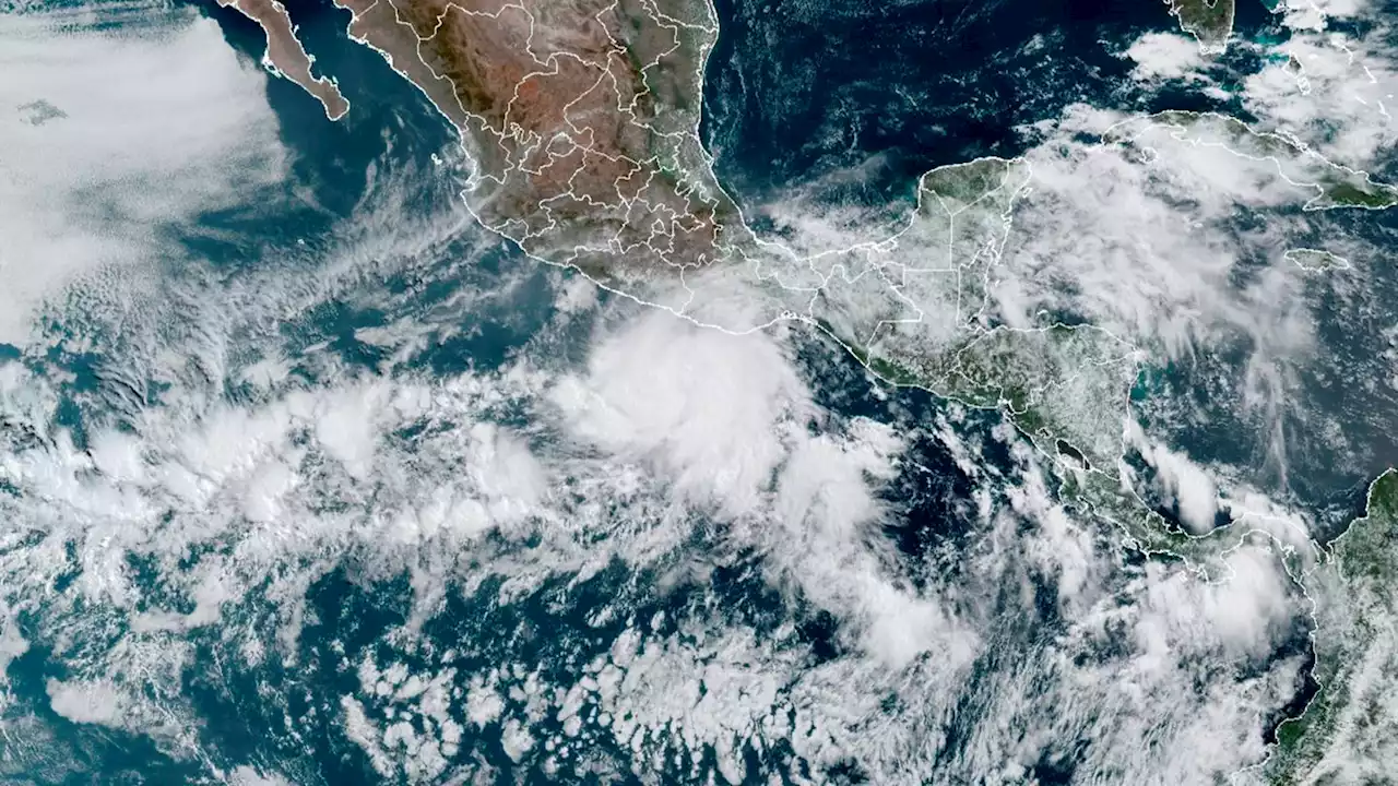 1st hurricane of 2022, Agatha heads for Mexico tourist towns