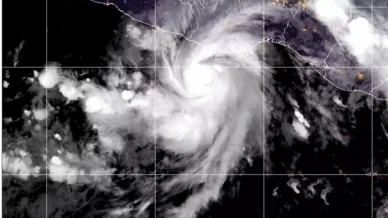 Agatha, first hurricane of 2022, closes in on southern Mexico