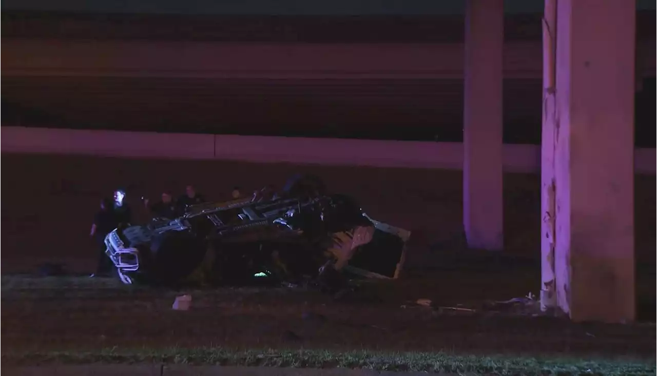 2 dead after crash at Woodall Rogers Freeway in Dallas