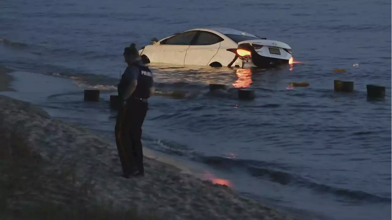 2 People Injured After Driver Suffers Seizure And Crashes Car Into Water In Cape May County: Police