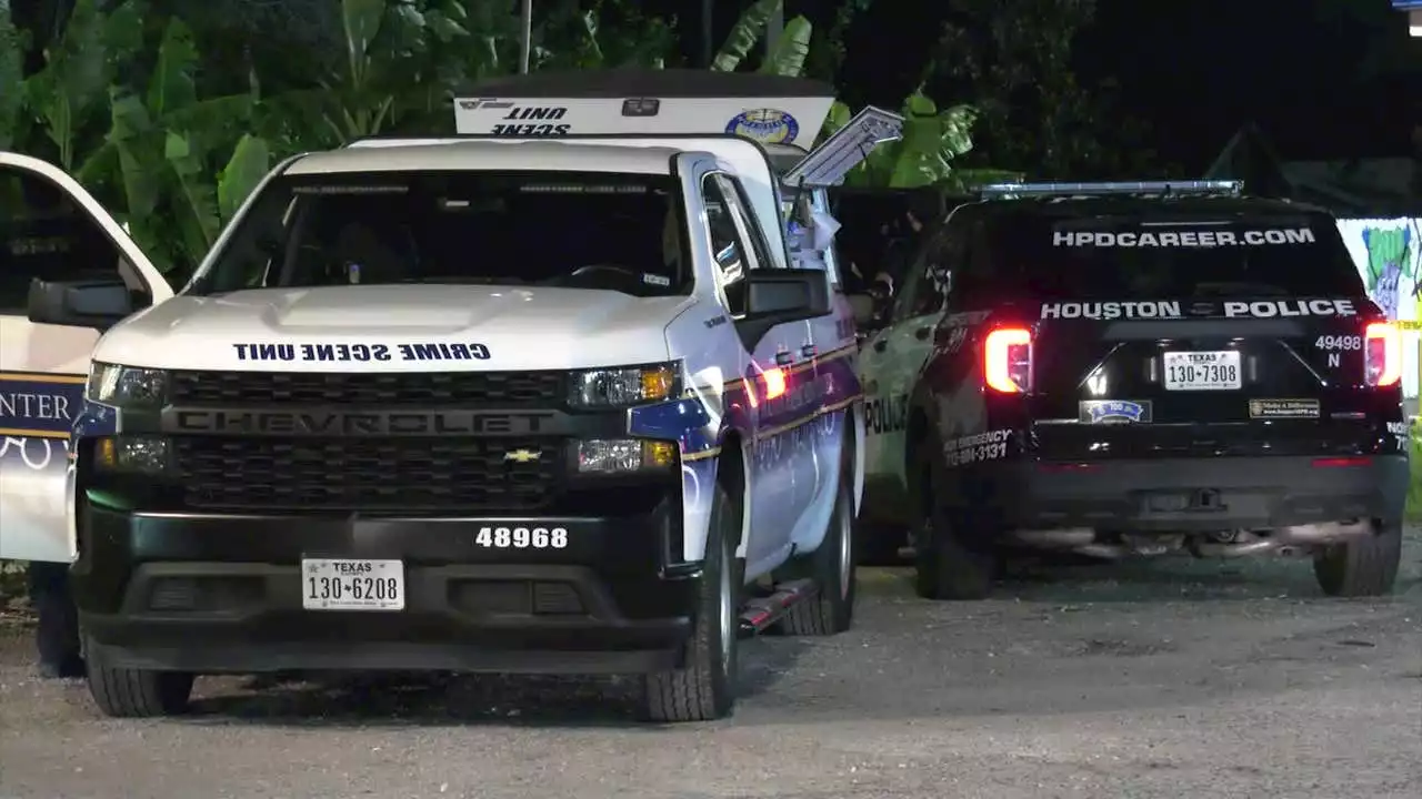 Man shot and killed while getting food at taco truck in north Houston: police