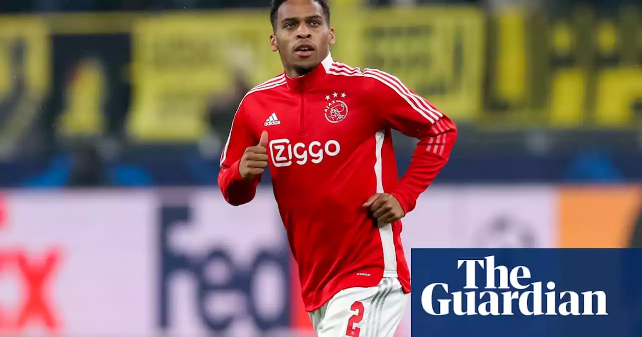 Manchester United begin talks with Ajax over defender Jurrien Timber