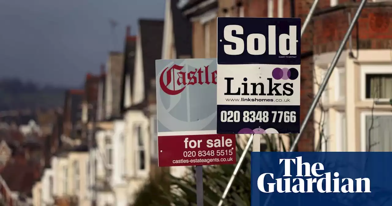 Average UK house price tops £250,000 but ‘market starting to slow’