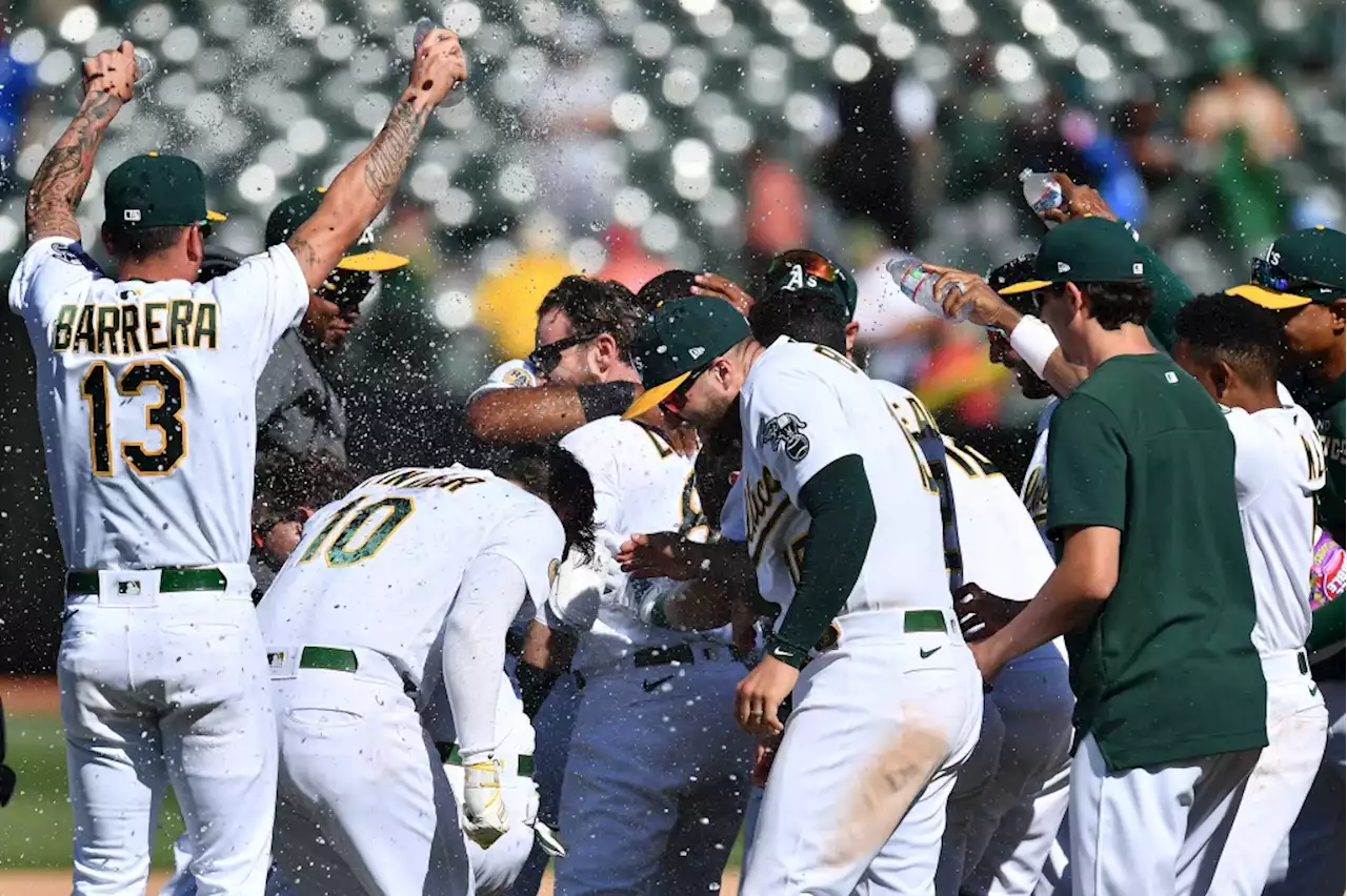 Jed Lowrie’s single in the ninth gives A’s walk-off win over Texas