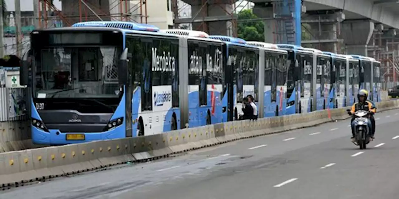 Transjakarta Antisipasi Lonjakan Penumpang di Stasiun Manggarai | merdeka.com