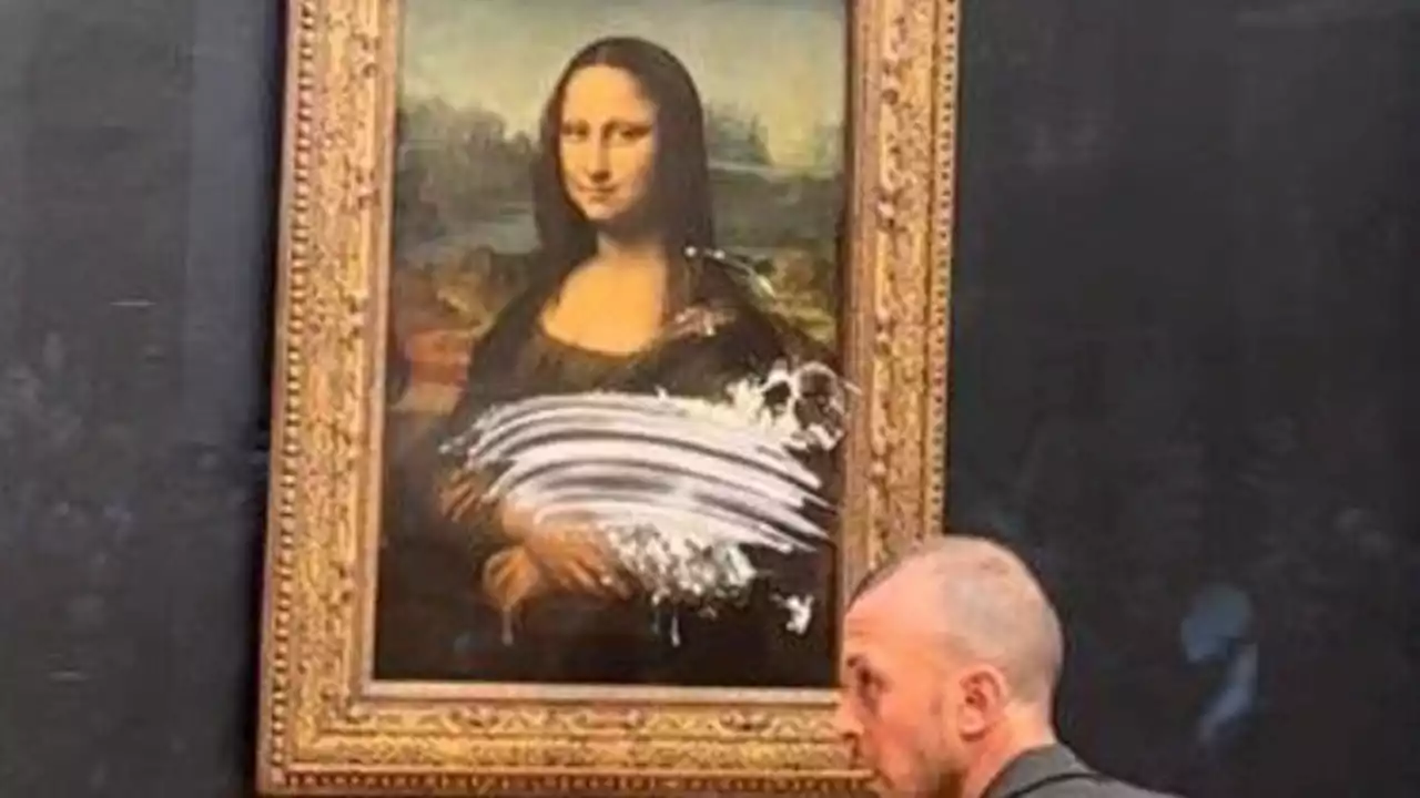 Un visitante del Museo del Louvre atacó a La Gioconda con una porción de torta