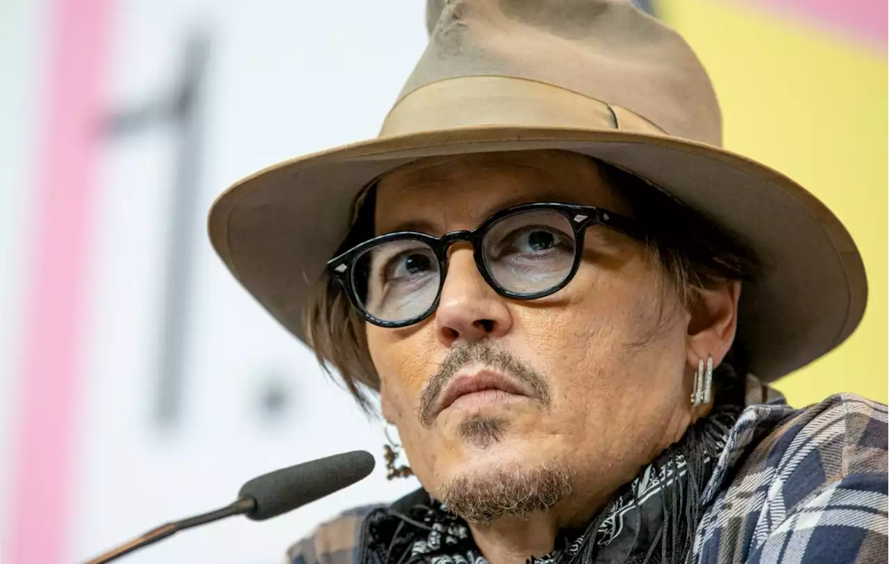 Johnny Depp Performs With Jeff Beck Ahead of Trial Verdict