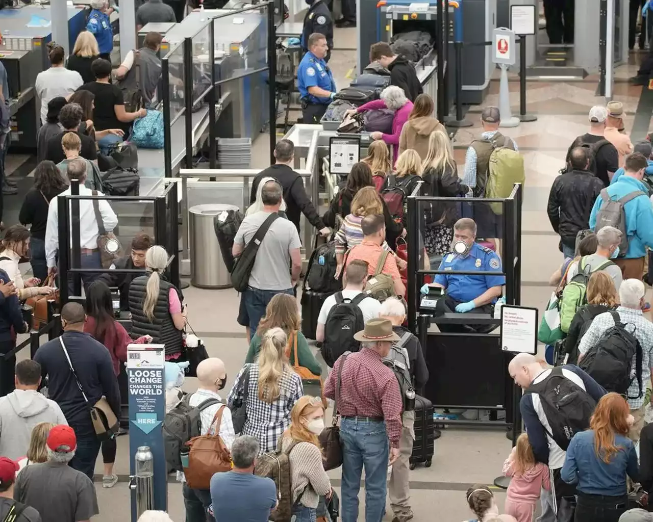 Flight cancellations pile up on busy Memorial Day weekend