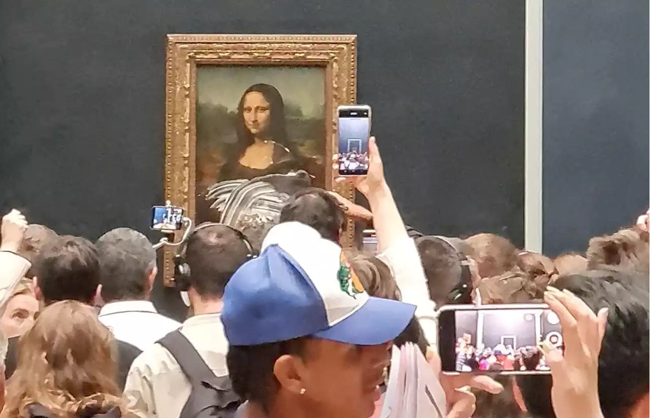 Mona Lisa im Louvre von Paris mit Sahnetorte beworfen!