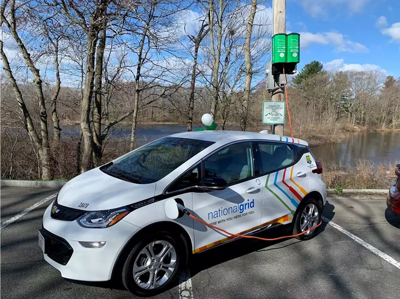 National Grid Installs Pole-Mounted EV Chargers In Massachusetts