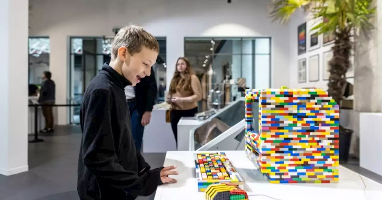 New Apple museum opens in former Warsaw factory