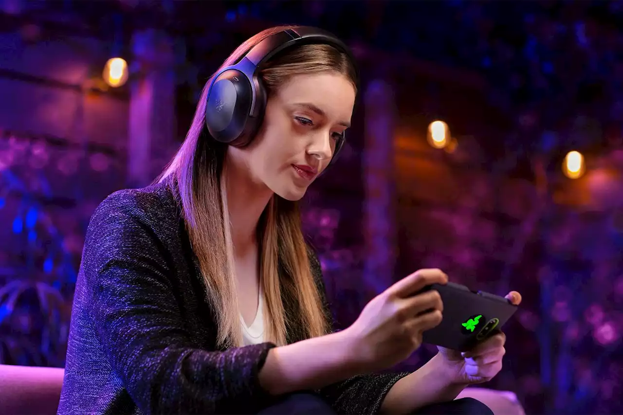 Razer's new Barracuda headsets work with any phone or PC | Engadget