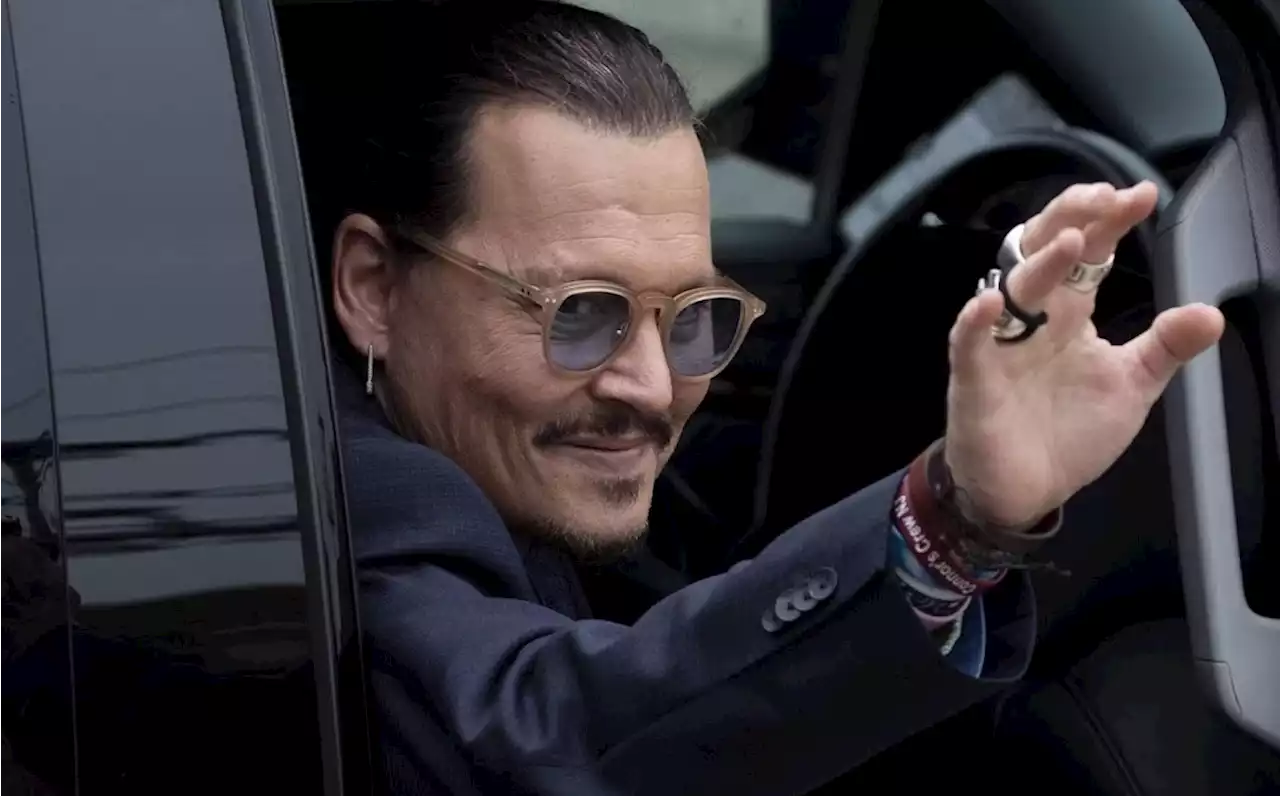 Johnny Depp geeft opnieuw verrassingsoptreden tijdens concert