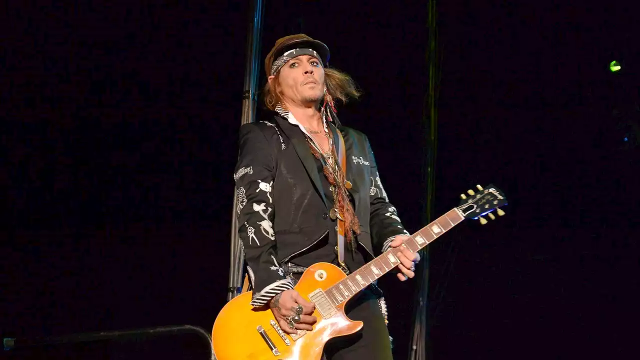 Johnny Depp Makes Surprise Appearance During Jeff Beck Gig