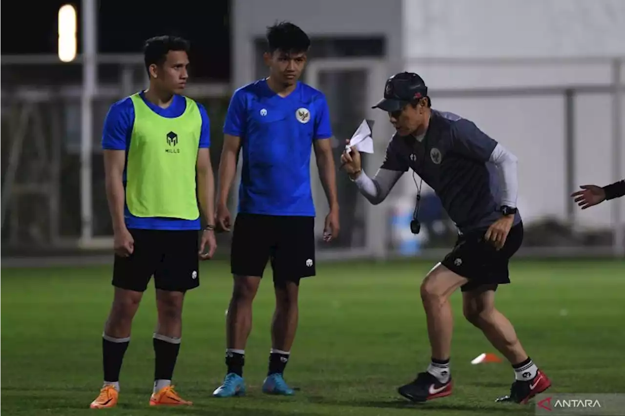 Shin Tae-yong keluhkan lapangan latihan timnas U-23 di Vietnam