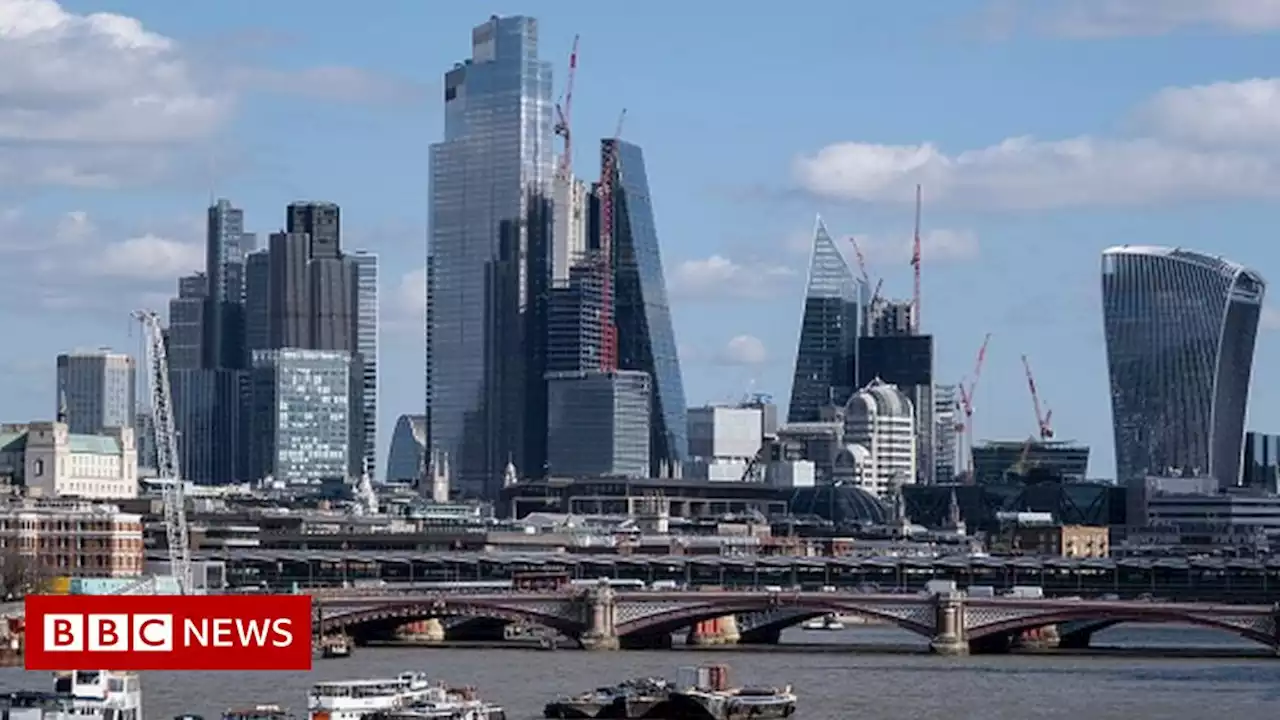 Ukraine: UK cuts Russia off from management services