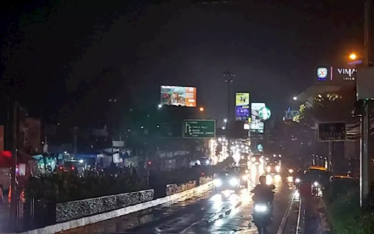 Jalur Puncak Macet, One Way Berlaku hingga Pukul 22.00 WIB Malam Ini | Ekonomi - Bisnis.com