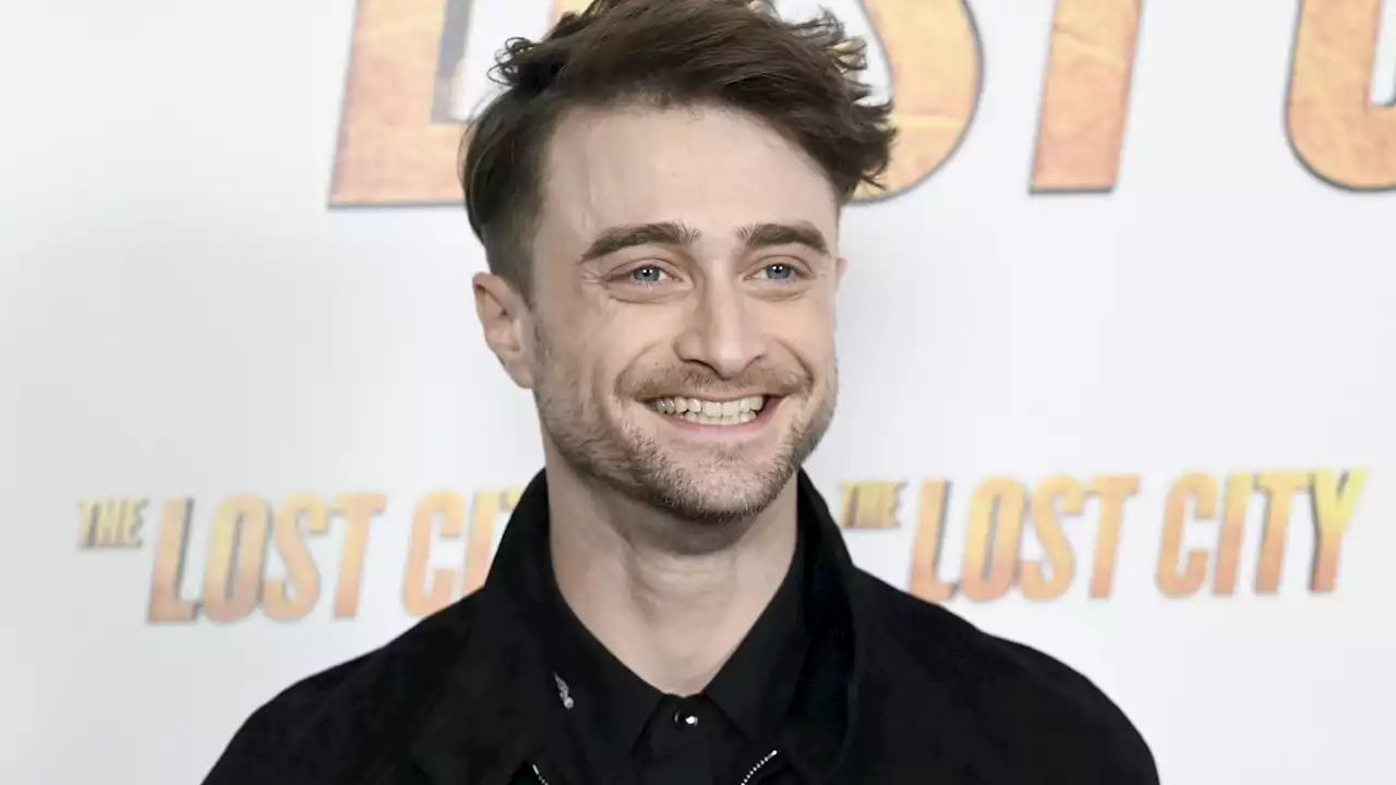 Daniel Radcliffe zum ersten Mal als „Weird Al“ Yankovic zu sehen