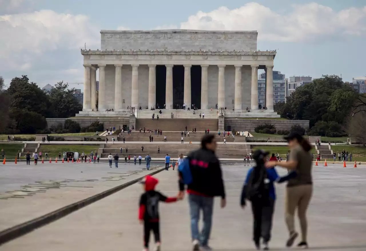 D.C. Had More Tourists In 2021, But Visitors Aren't Spending Like They Used To