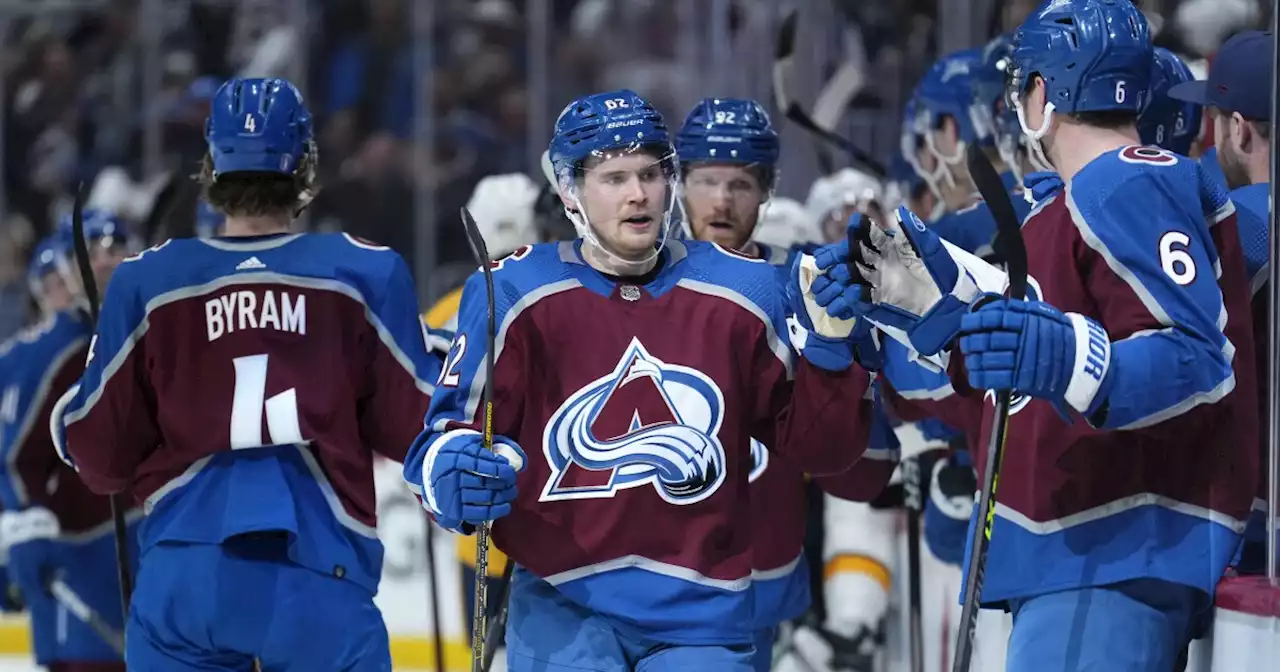 Avs erupt for 5 goals in 1st, beat Predators 7-2 in Game 1