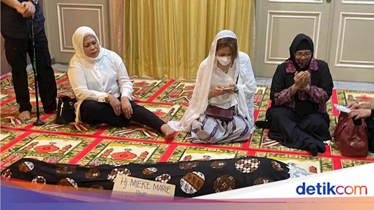 Begini Suasana Rumah Duka Mieke Wijaya