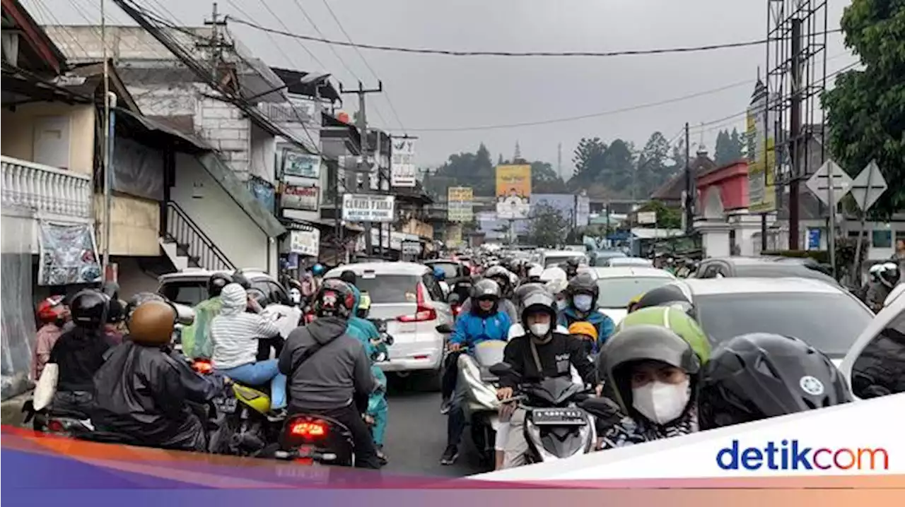 Jalur Puncak Macet Parah, Banyak Motor dan Mobil Mogok