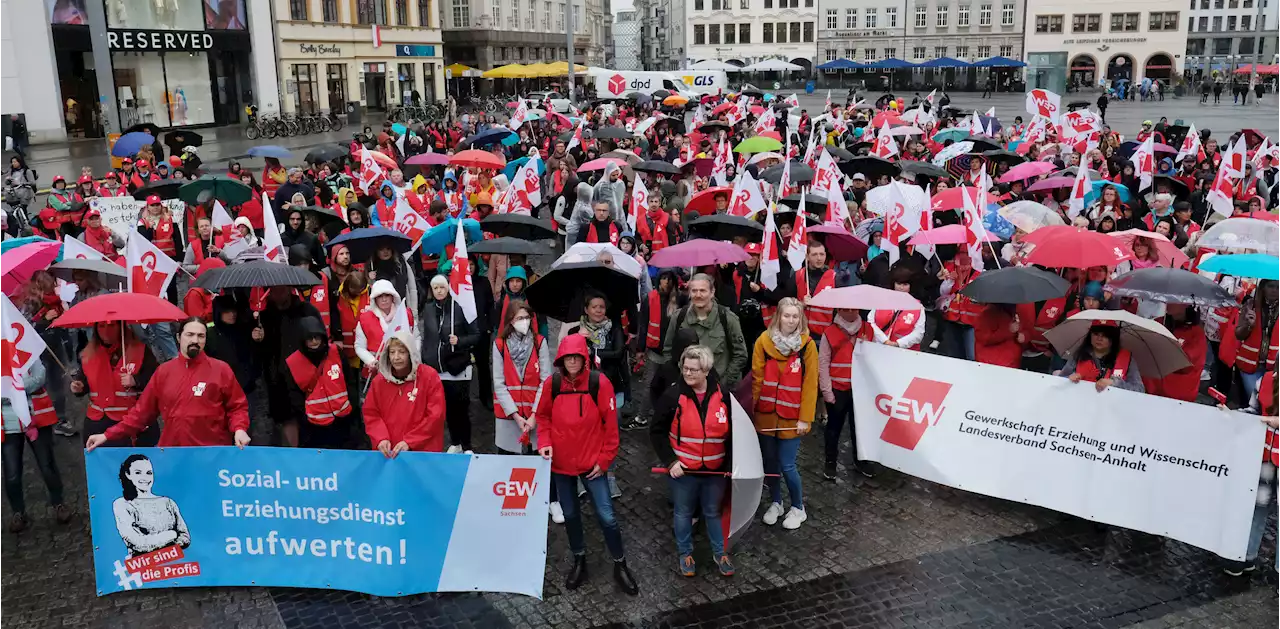 Kita-Warnstreiks - Mehrere tausend Erzieher legen Arbeit nieder