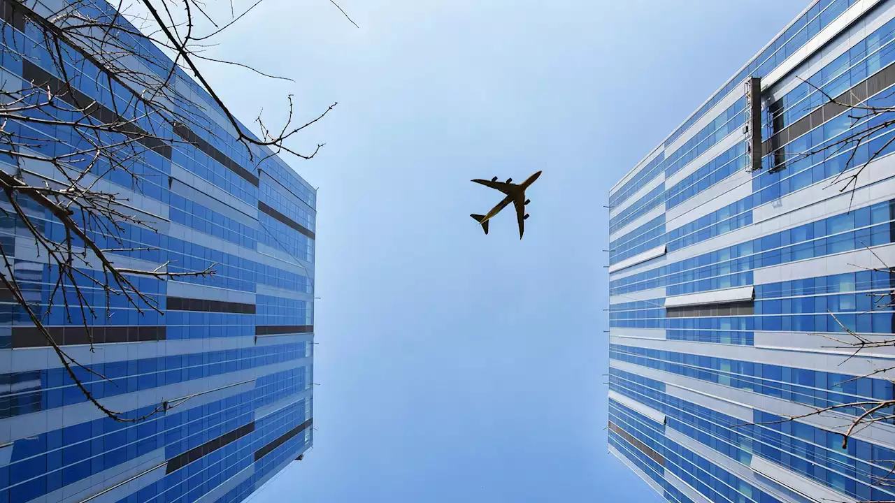 Tráfego aéreo sobe 76% em março