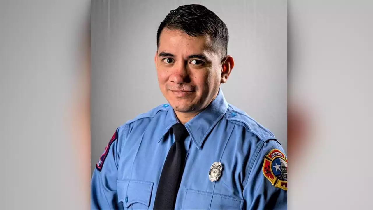 Austin firefighter helps barefoot homeless person, gives him his socks