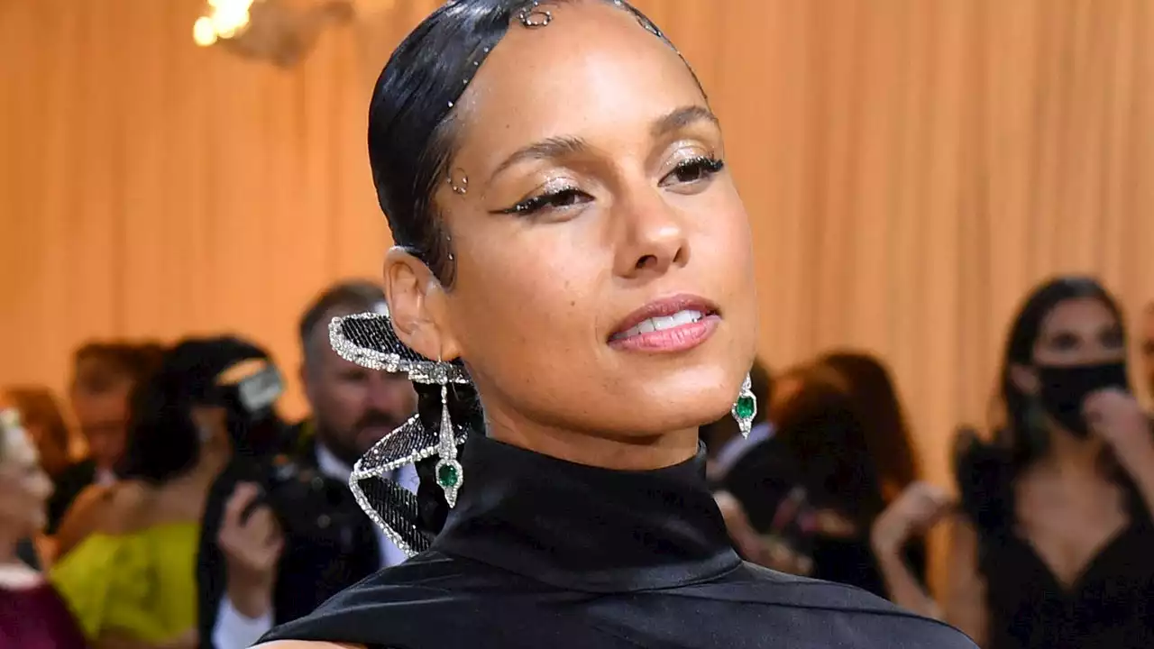 Alicia Keys's Met Gala hair is confusing and delighting me all at once