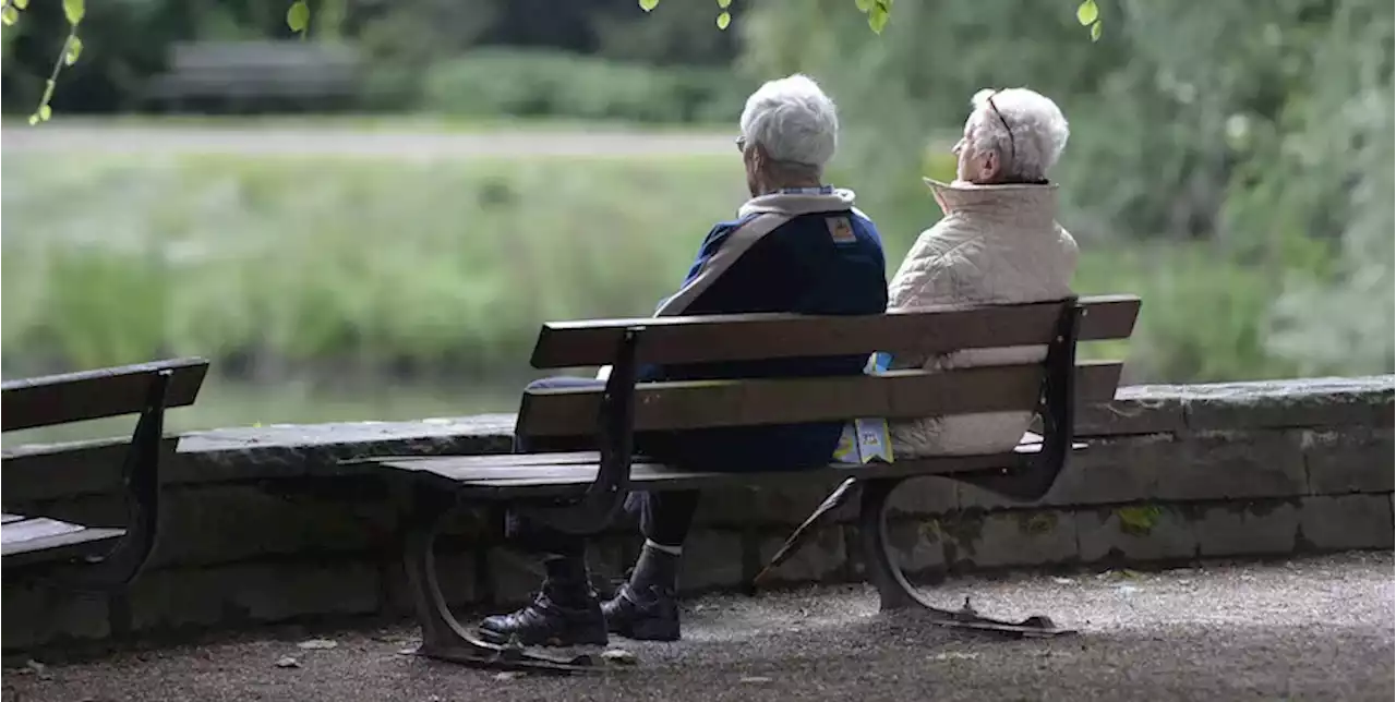 Le città dovranno diventare vivibili anche per le persone anziane - Il Post