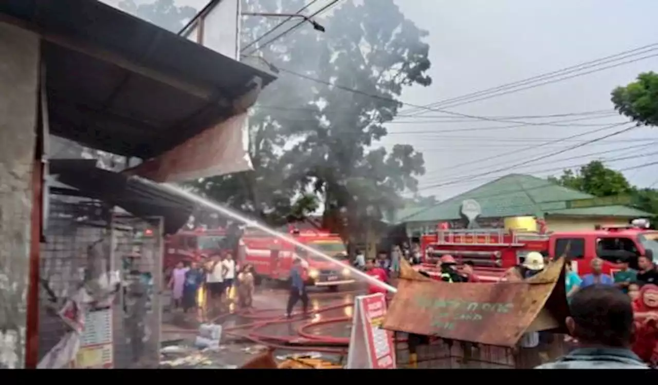 Tujuh Petak Toko di Padang Kebakaran, Diduga karena Korsleting Listrik