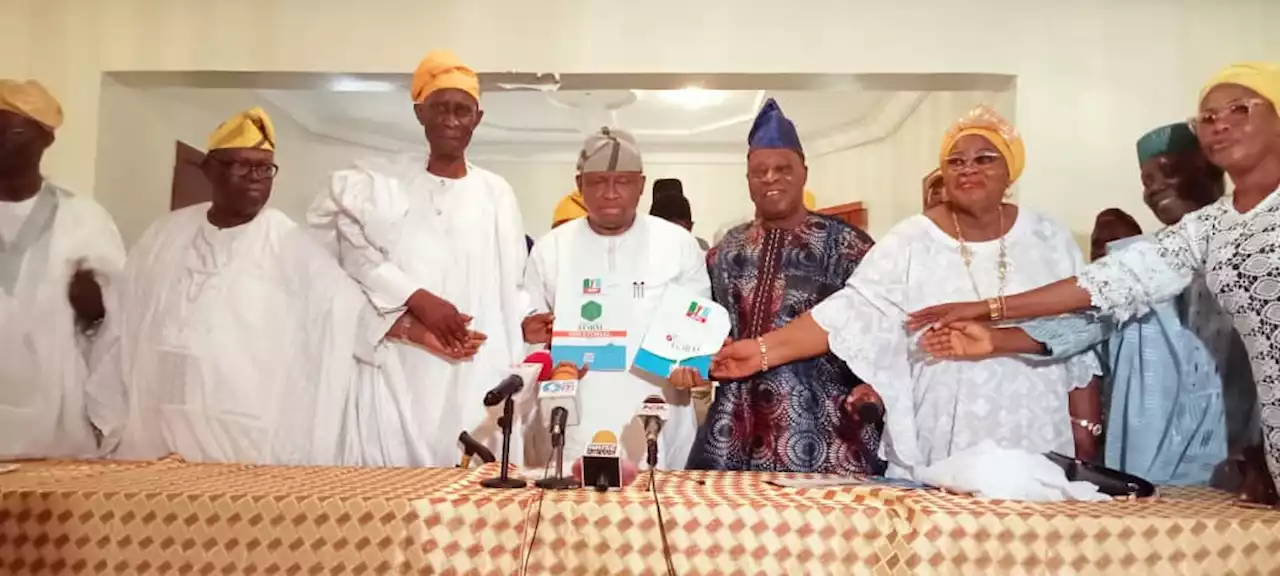 2023: Lagos Senator Weeps As Group Presents Him Nomination Forms To Contest Ogun West Seat
