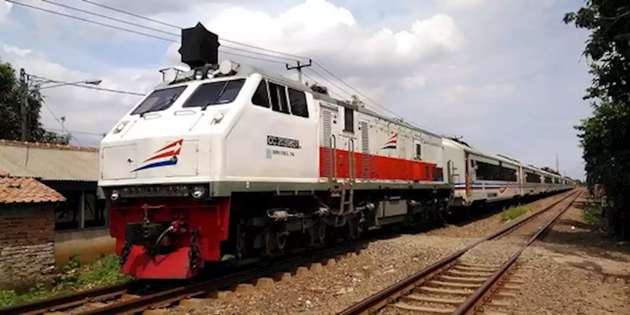 Arus Mudik Via Kereta Api Masih Tinggi Hingga H+2 Lebaran | merdeka.com