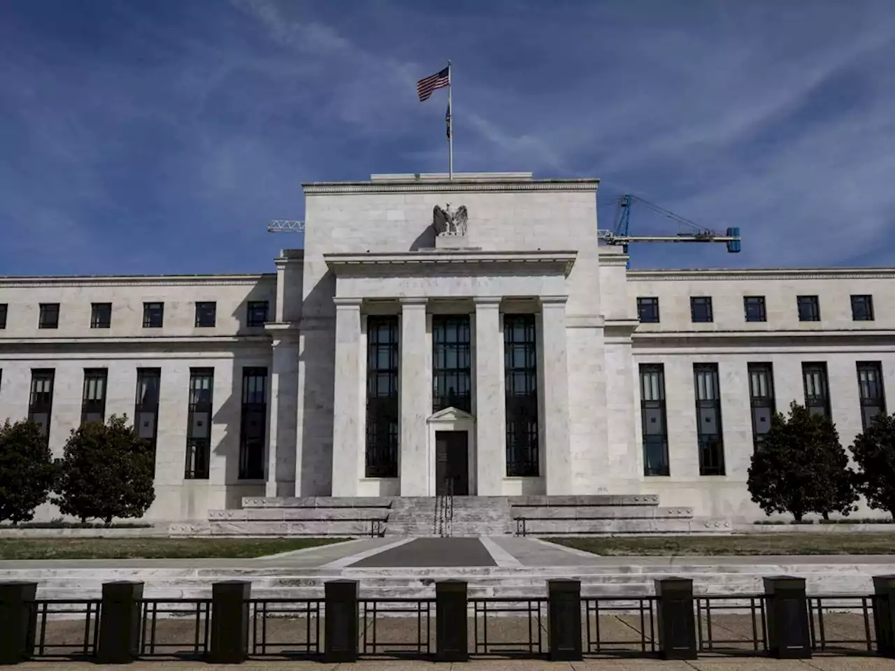 Bill Gross warns Federal Reserve rate hikes will 'crack the economy'