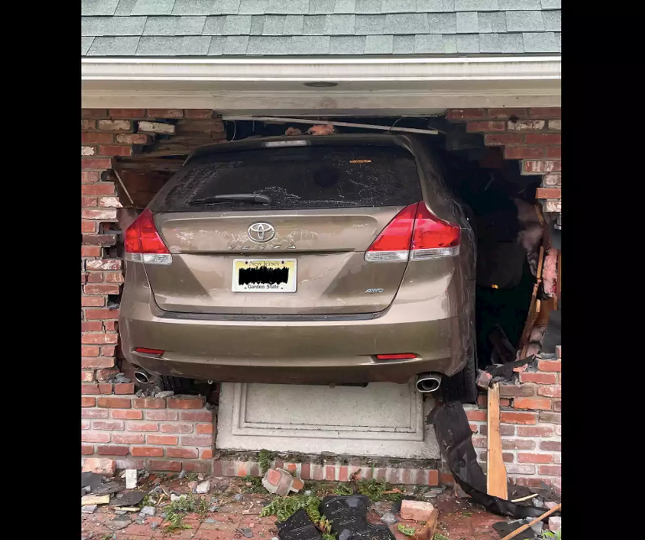 Car slams through brick wall of N.J. medical building