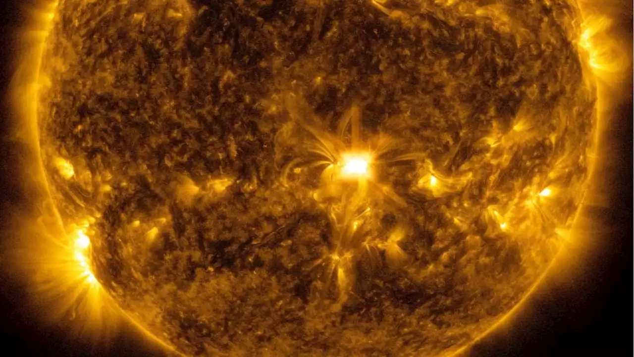 Pew! Pew! Sun blasts two moderate solar flares in time for Star Wars Day