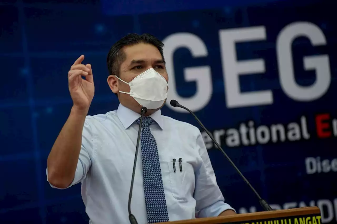 Radzi promises swift resolution to contract teacher issue