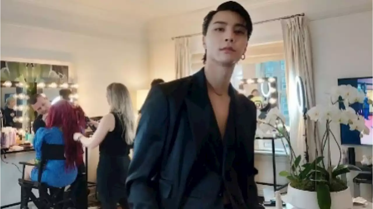 Johnny Menyebutkan Lagu NCT yang Sesuai dengan Penampilannya di Met Gala 2022