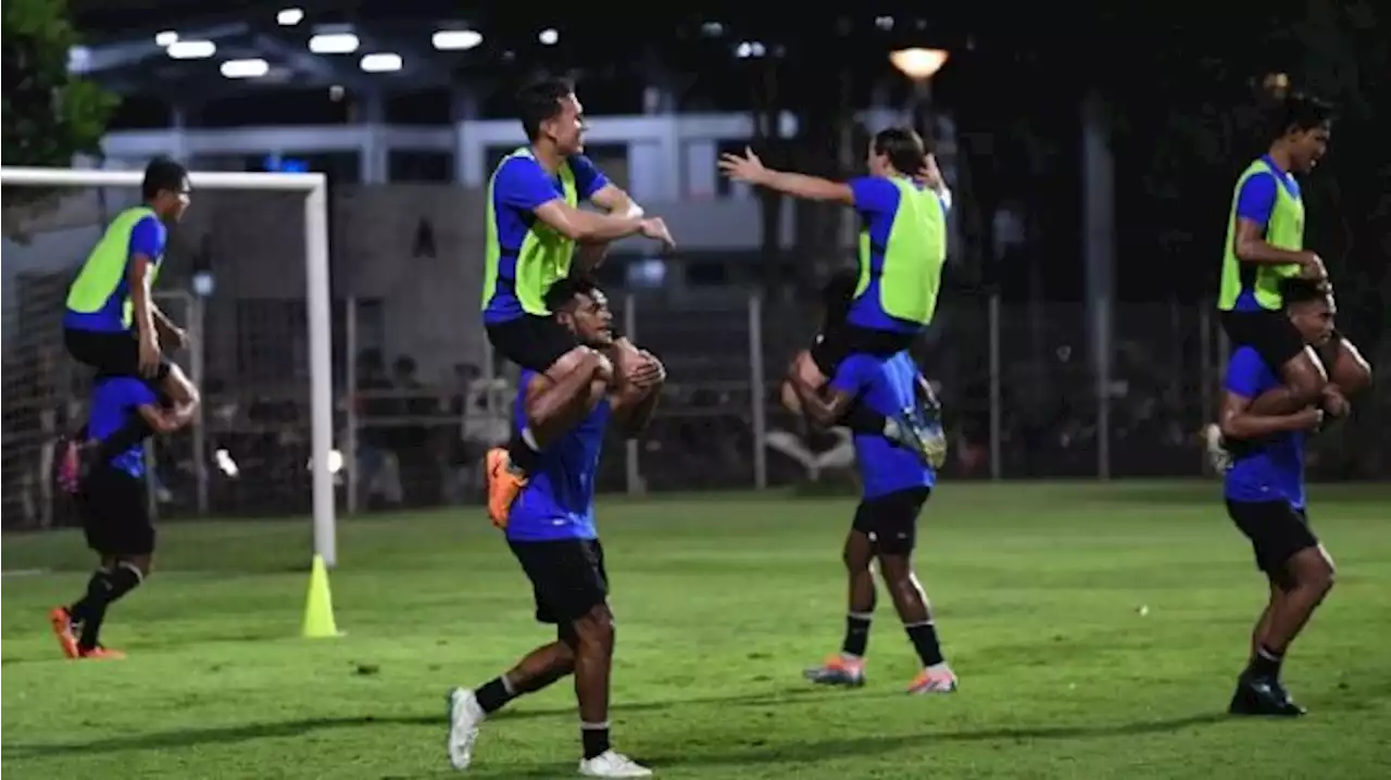 Timnas U-23 Jalani Latihan Perdana di Vietnam, Shin Tae-yong Keluhkan Lapangan