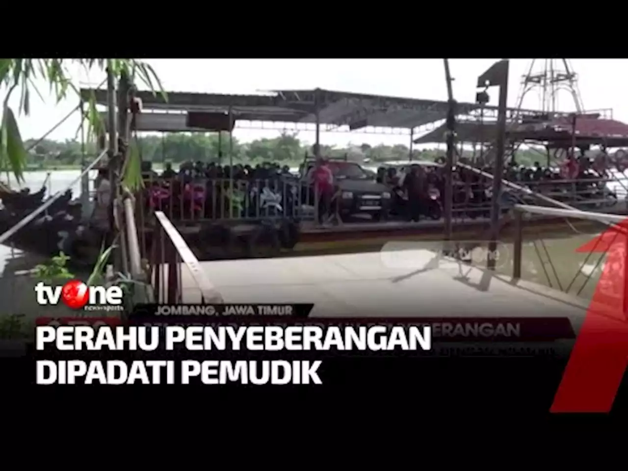 Perahu Tambang Sungai Brantas di Jombang Jadi Primadona Pemudik Hindari Macet - tvOne