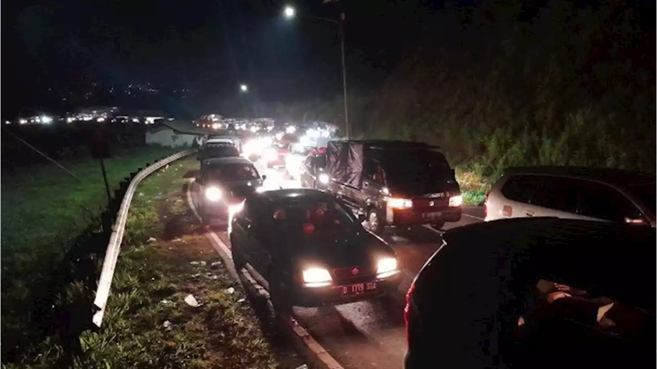 Arus Balik di Jalur Gentong Macet 10 Km, One Way Diberlakukan