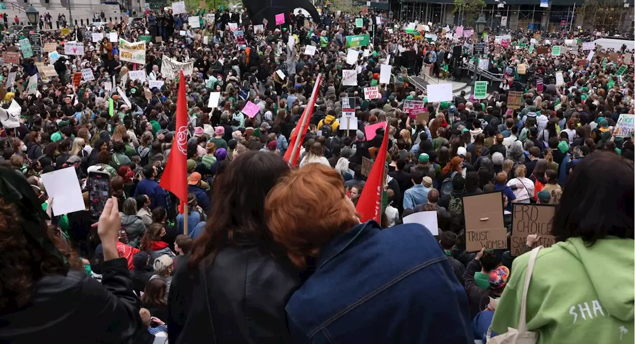 Pro-choice marchers flock to Foley Square to protect abortion rights